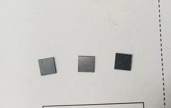 石墨片用什么切割呢？精密激光切割機(jī)！(圖1)